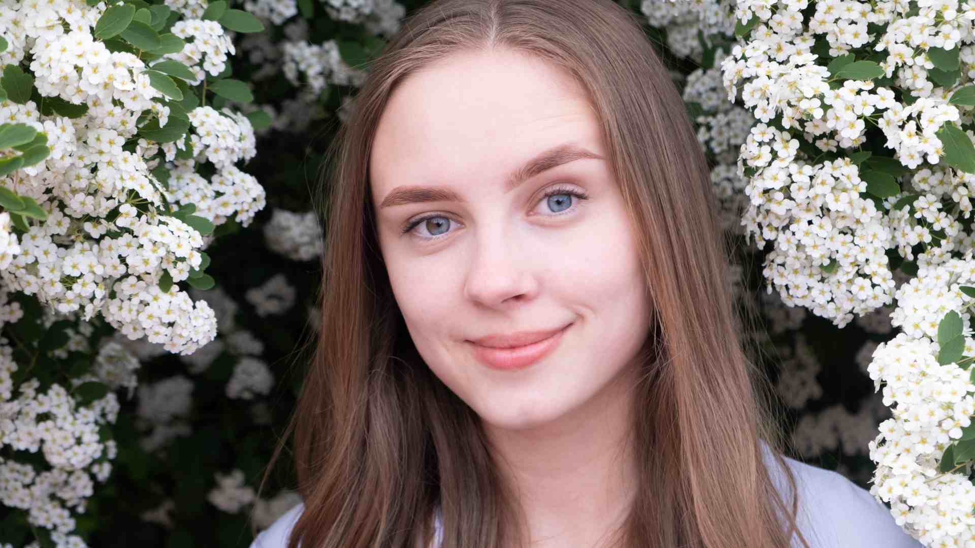 Photo d'une femme dans un espace naturel 
