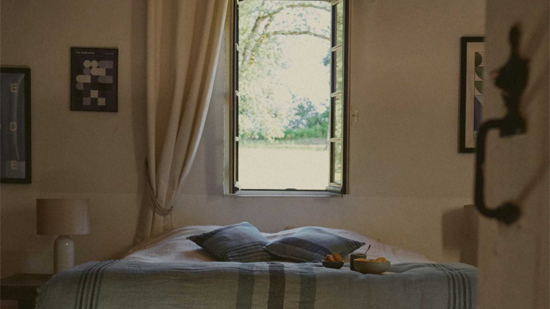 Une des chambres du domaine qui nous est présentée part une photo de face