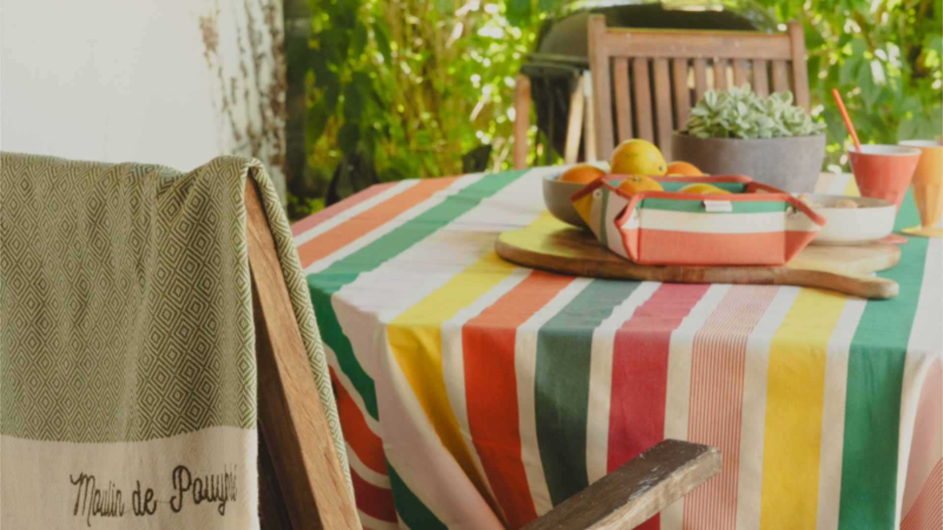 Photo du table en extérieur du moulin