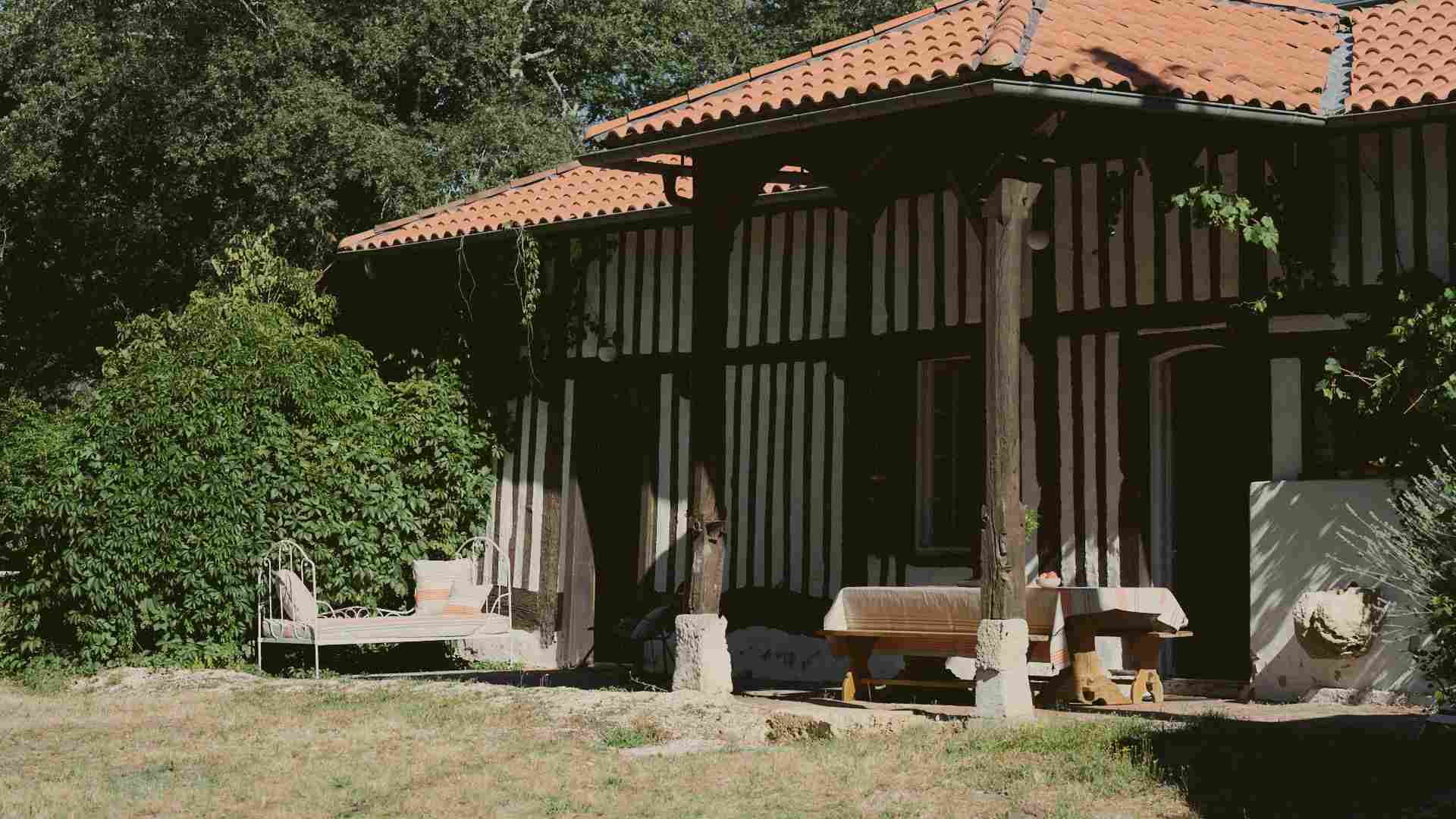 Photo du moulin de pouyhere depuis l'extérieur
